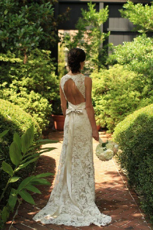 2024 Sheath Sleeveless Open Back Mermaid Lace V-neck Sweep Train Wedding Dresses WK292